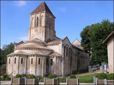 Quelle est cette petite ville de 5 900 habitants située dans le sud du département ?