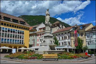 Bozen a été une ville de l'empire austro-hongrois jusqu'en 1918 ; c'est aujourd'hui une ville de 100 000 habitants : dans quel pays se trouve-elle ?