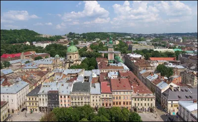 Lemberg a été autrichienne de 1772 à 1918, capitale de la Galicie ; dans quel pays se trouve aujourd'hui cette ville de 720 000 habitants ?