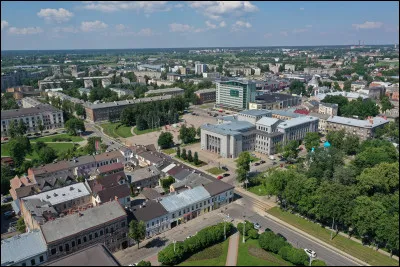 Dünaburg a été fondée en 1275 de l'Ordre de Livonie ; devenue une ville de l'empire russe, elle prend le nom russe de Dvinsk de 1893 à 1920 : quel est aujourd'hui le nom de cette ville de 100 000 habitants ?