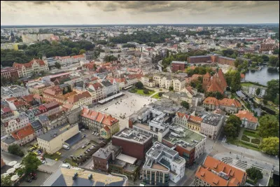 Cette importante ville du nord de la Pologne, proche de la vallée de la Vistule, a été prussienne sous le nom de Bromberg à partir du premier partage de la Pologne en 1772, jusqu'en 1918 ; quel est aujourd'hui le nom de cette ville de 300 000 habitants ?