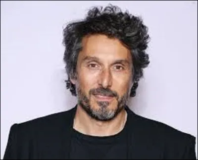 Qui est cet acteur qui joue dans le film ''Bancs publics (Versailles Rive-Droite)'' ?