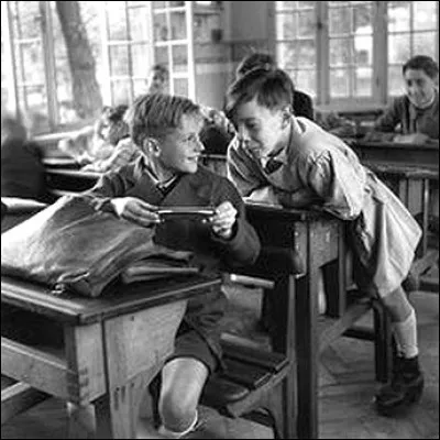 Pour transporter le matériel scolaire il fallait prévoir un...
