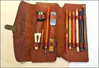 Pour ranger les crayons ... était indispensable.