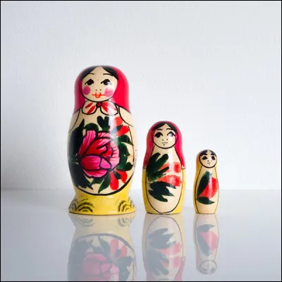 Avec quelle matière naturelle fabrique-t-on les poupées russes ?