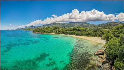 Combien d'îles et îlots compte l'archipel des Seychelles ?