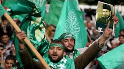 Contre quel Etat les Frères musulmans sont-ils en lutte perpétuelle ?