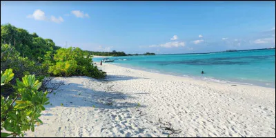 Nous sommes ici sur une petite plage de Mathiveri, dans l'atoll Alif Alif. Où nous trouvons-nous ?