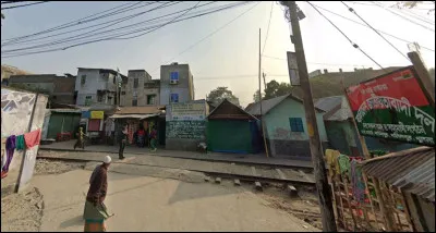 Nous sommes ici dans un bidonville de Khulnâ. Mais dans quel pays ?