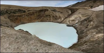Nous sommes ici au dessus du lac Öskjuvatn, au milieu de nulle part. Où nous trouvons-nous ?
