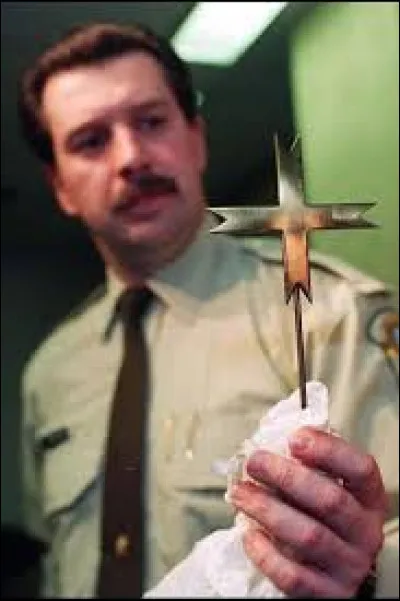 En quelle année l'enfant-roi de la secte est-il né ?