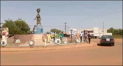 Laquelle de ces villes ne se situe pas au Mali ?