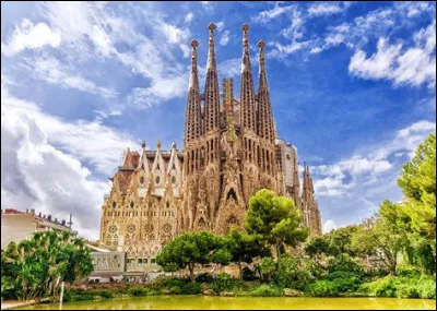 Où se situe la "Sagrada Familia" ?