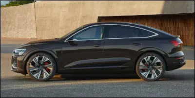 En quelle année est arrivée l'Audi Q8 e-tron ?