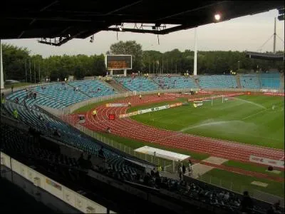 Dans quelle ville se trouve le Stadium Nord o joue Lille  domicile ?