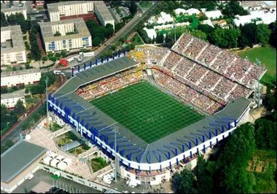 Trouvez le nom de ce stade :