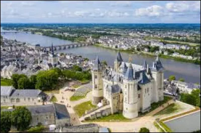Les "Pays de la Loire", r&eacute;gion du Grand Ouest fran&ccedil;ais, regroupent combien de d&eacute;partements ?