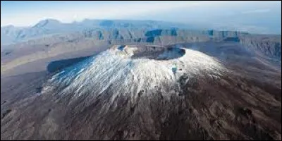 Le piton de la Fournaise se trouve dans quelle &icirc;le ?