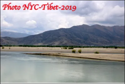 Quel est ce fleuve qui prend sa source au Tibet à 5 542 m d'altitude; après un parcours de 2 500 km il se jette dans le Gange ?