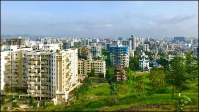 Dans quel pays se trouve Poona, ville de 5 millions d'habitants ?