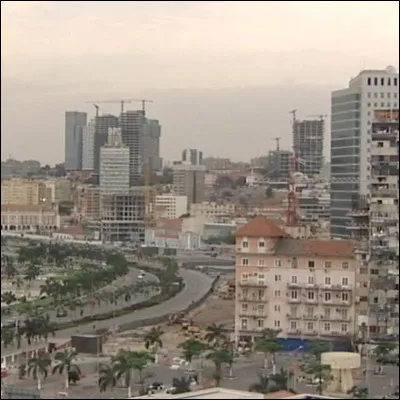 Dans quel pays se trouve Luanda, ville de 8 millions d'habitants ?