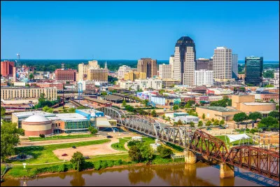 Dans quel pays se trouve Shreveport, ville de 190 000 habitants ?