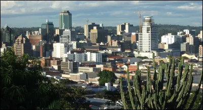 Dans quel pays se trouve Harare, ville de 2 millions d'habitants ?