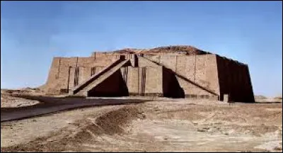 Langue française : Une ... est un temple babylonien en forme de pyramide à étages.