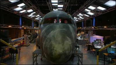 Combien de personnes étaient dans le vol 828 ?