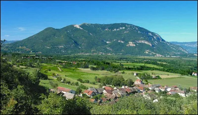 Quelle est cette région montagneuse, correspondant au sud du Jura, limitée par les vallées du Rhône et de lAin ?
