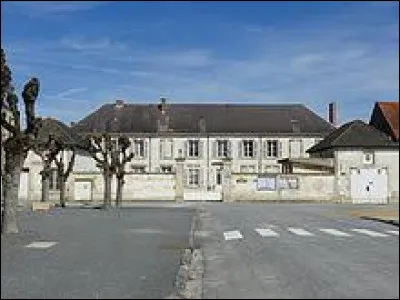 Je vous emmène maintenant à Athis. Village du Grand-Est, dans l'aire d'attraction Sparnacienne, il se situe dans le département ...