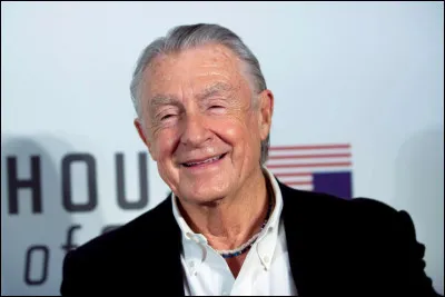 Joel Schumacher a réalisé ... épisodes de la série "House of Cards".