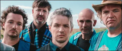 Quel groupe interpr&egrave;te "Le Bonhomme qui riait" en 2015 ?