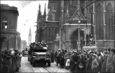 Quelle est cette ville, libérée le 22 novembre 1944 par la 3e armée du général Patton, après trois mois d'affrontements et alors que les troupes allemandes tiennent encore des positions aux alentours ?