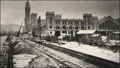 Cette ville a été, le 26 juin, la ville la plus importante alors libérée et aussi le premier port libéré par les Alliés :