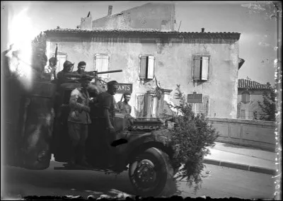 Le 12 août, les forces la résistance entrent dans cette ville, première préfecture libérée de l'occupation par la résistance :