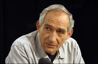 Qui est ce cinéaste, réalisateur du film sorti en 1995 ''Le Nouveau Monde'' ?