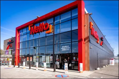 Le discount Netto appartient au groupe 'Les Mousquetaires'.