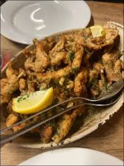 Les bréchets de poulets sont des clavicules de poulets cuisinés à la manière des grenouilles.