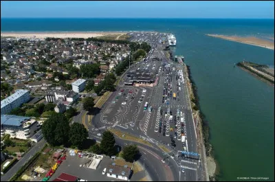 Quelle est cette ville de 9 000 habitants, port transmanche et station balnéaire, située à l'embouchure de l'Orne ?