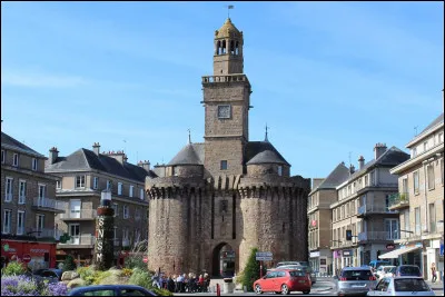 Quelle est cette ville, sous-préfecture et principale ville du sud-ouest du département avec 17 000 habitants ?