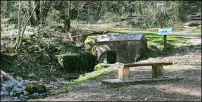 Je vous emmène maintenant à la source de la Marne, à Balesmes-sur-Marne. Ancienne commune de l'arrondissement de Langres, elle se situe dans le département ...