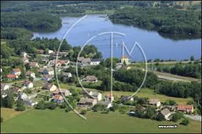 Nous sommes maintenant au bord du lac du Malsaucy, à Évette-Salbert. Ville de Bourgogne-Franche-Comté, dans le parc naturel régional des Ballons des Vosges, elle se situe dans le département ...