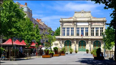 Quelle est cette ville, sous-pr&eacute;fecture et deuxi&egrave;me ville du d&eacute;partement avec 80 000 habitants ?