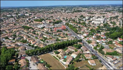 Quelle est cette ville de 26 000 habitants situ&eacute;e sur les rives du Vidourle, entre Montpellier et N&icirc;mes ?