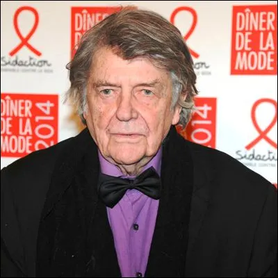 Quel oiseau, qui était vénéré dans lÉgypte antique, possède une espèce rouge ?