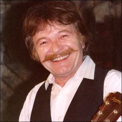 De quelle série danimation le générique, chanté par Ricet Barrier, commence-t-il par les mots "Voici venir les" ?