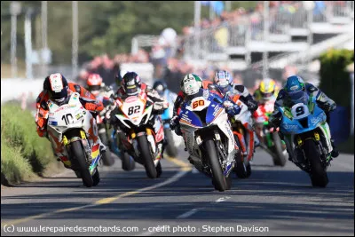 Qui est surnommé "Le motodidacte" ?