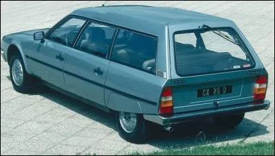 En 1976 sort la version break très spacieuse. Quelle est la longueur du coffre plat avec la banquette rabattue ?