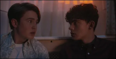 Quand Charlie demande à Nick s'il pourrait l'embrasser, celui-ci répond :